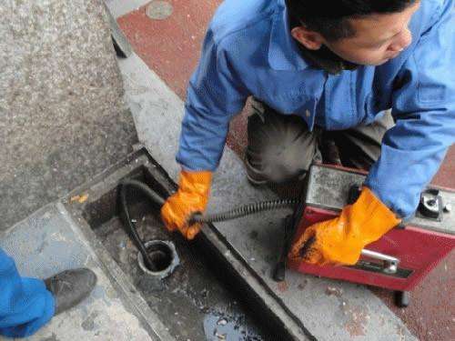 思礼镇疏通下水道