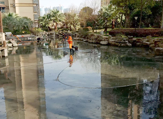 思礼镇景观池淤泥清理