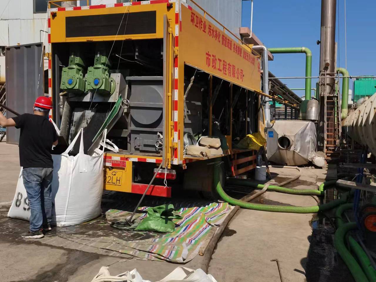 思礼镇淤泥压干处理